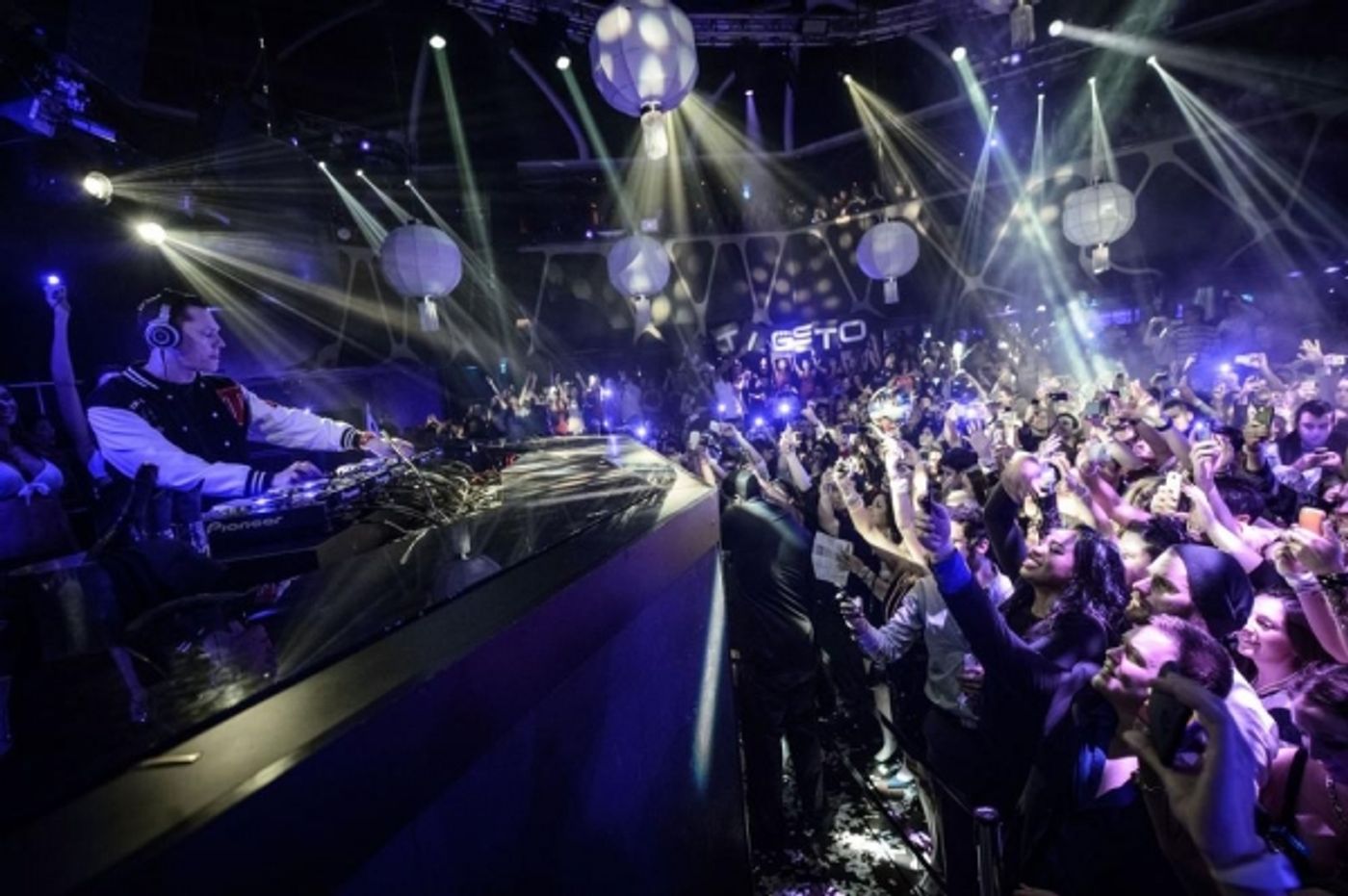 Photo Flash: Tiesto Celebrates Birthday at Hakkasan with Nick & Joe Jonas  Image