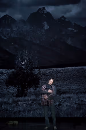 Daniel Okulitch Photo