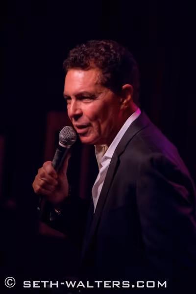 Clint Holmes Photo