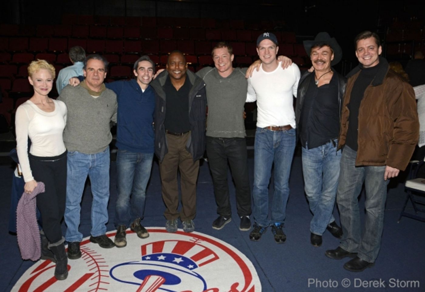 Photo Flash: Former New York Yankee Billy Sample Visits Broadway's BRONX BOMBERS Photo Flash: Former New York Yankee Billy Sample Visits Broadway's BRONX BOMBERS Image