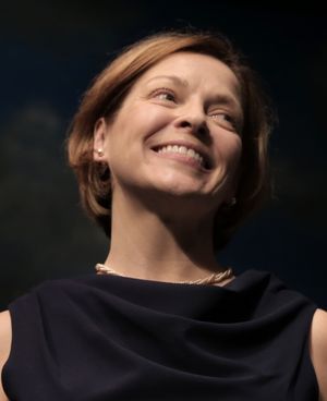 Laura Houck as Becky Photo