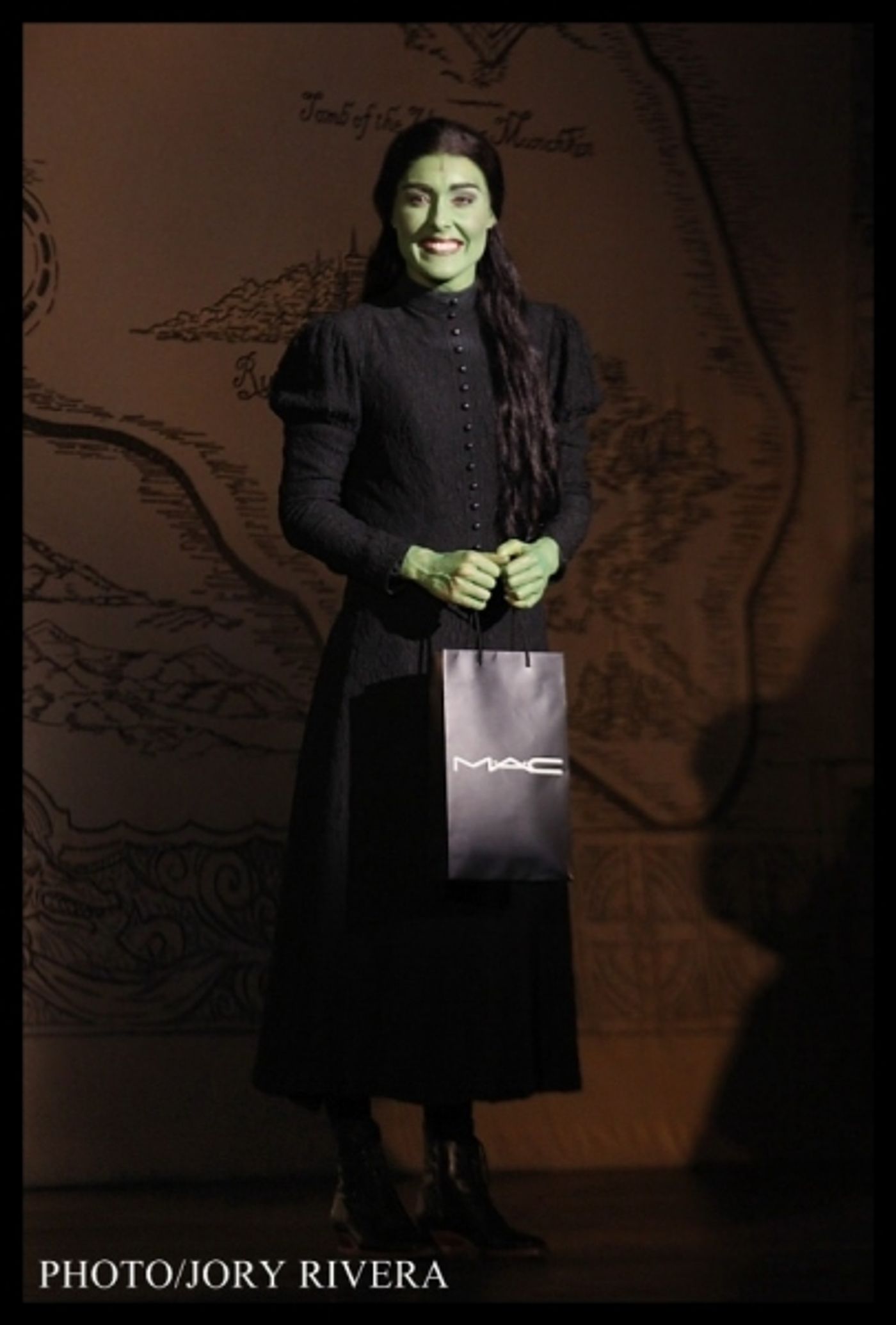 Photo Coverage: WICKED-Manila Holds Live Auction for Typhoon Victims  Image