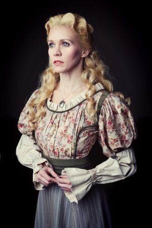 Lauren Kennedy Photo