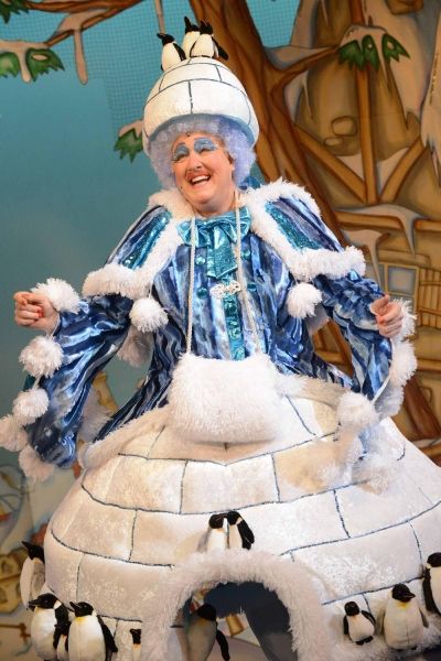 Iain Lauchlan as Dame Trott in JACK AND THE BEANSTALK at Belgrade Theatre Photo