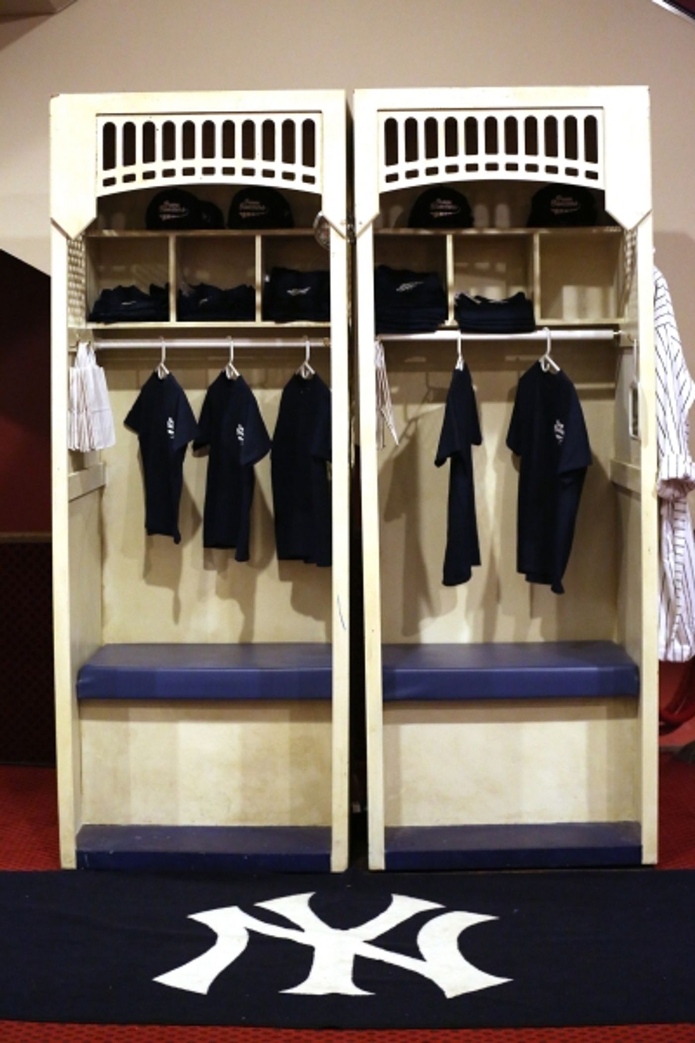 Photo Coverage: Yankees Arrive on Broadway- BRONX BOMBERS Takes Opening Night Bows!  Image