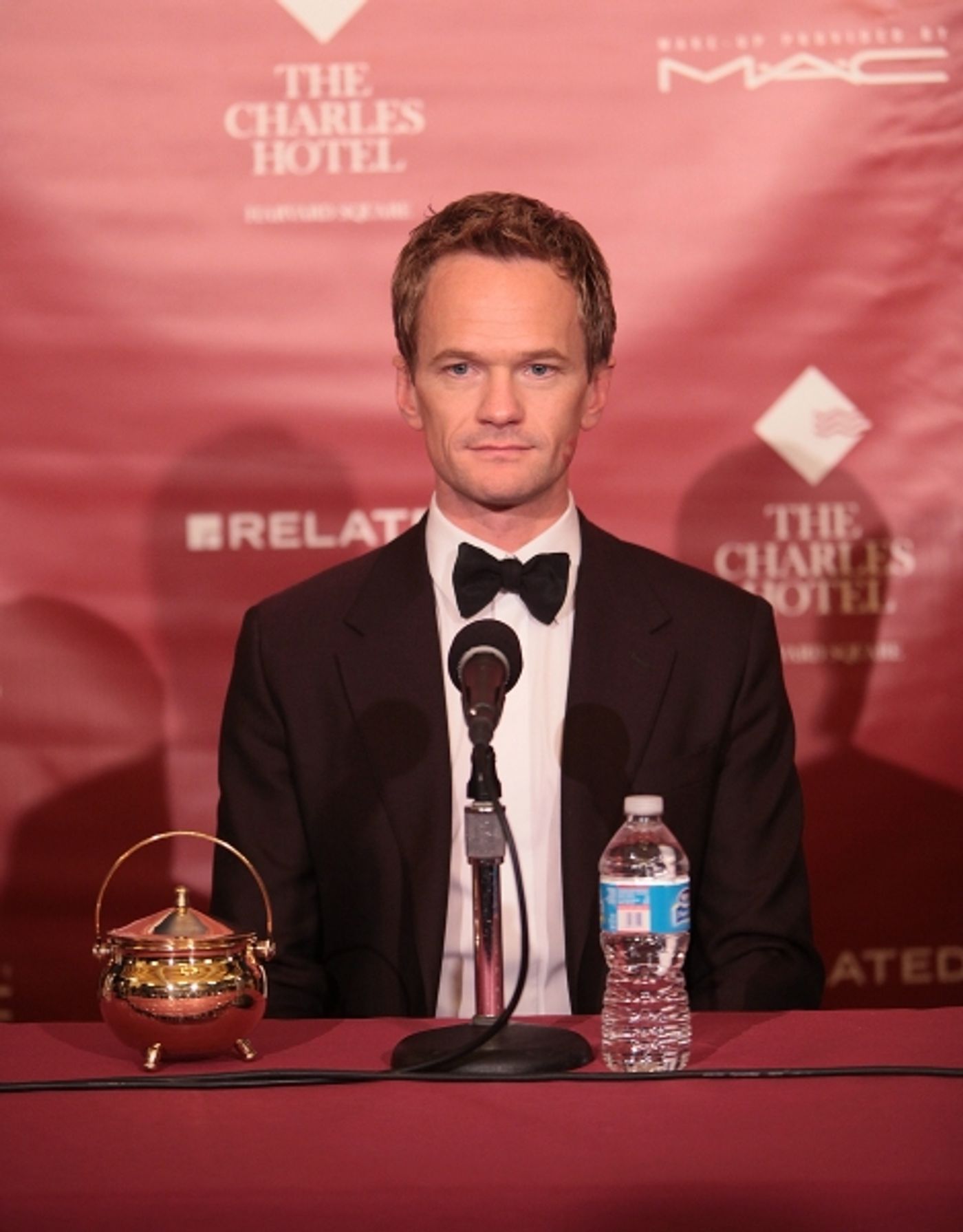 Photo Flash: Harvard's Hasty Pudding Theatricals Honor Neil Patrick Harris as 2014 Man of the Year  Image