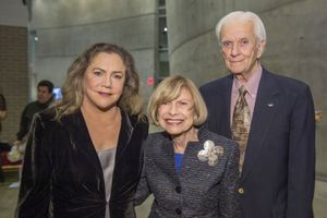 Kathleen Turner with production sponsors Charlotte and Hank Schlosberg Photo