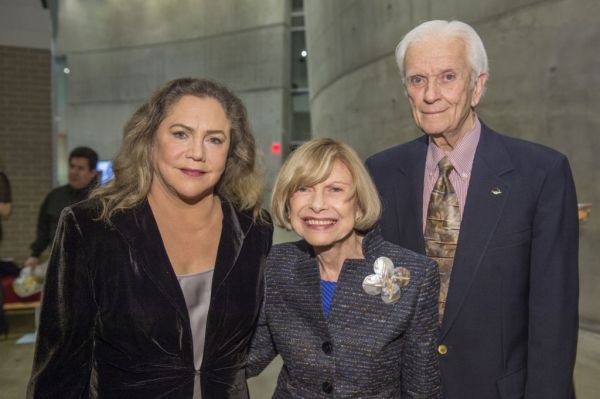 Kathleen Turner with production sponsors Charlotte and Hank Schlosberg Photo
