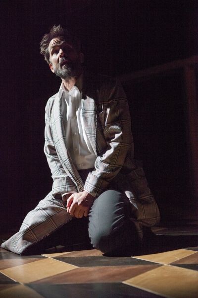 Billy Campbell as Leontes Photo