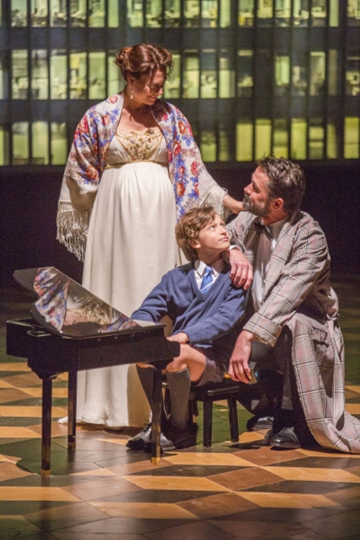 Natacha Roi as Hermione, Jordi Bertran as Mamillius, and Billy Campbell as Leontes at 