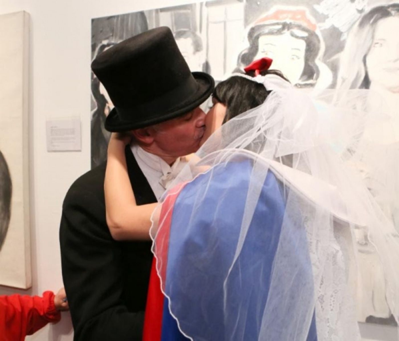 Photo Flash: Renowned Artist Kevin Berlin Ties the Knot with Snow White - First Look!  Image