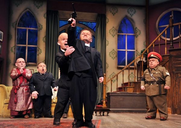 Warwick Davis and Cast Photo