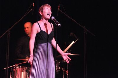 Lari White Photo