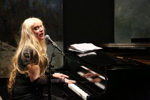 Phoebe Legere Photo
