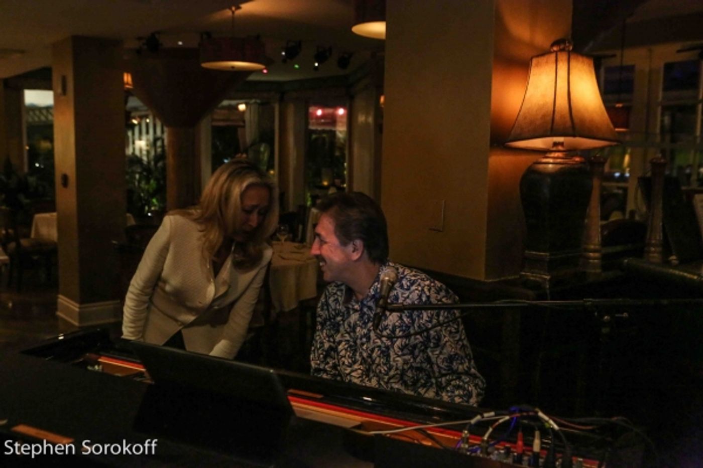 Photo Coverage: Amanda McBroom Plays the Colony Hotel in Palm Beach Photo Coverage: Amanda McBroom Plays the Colony Hotel in Palm Beach Image