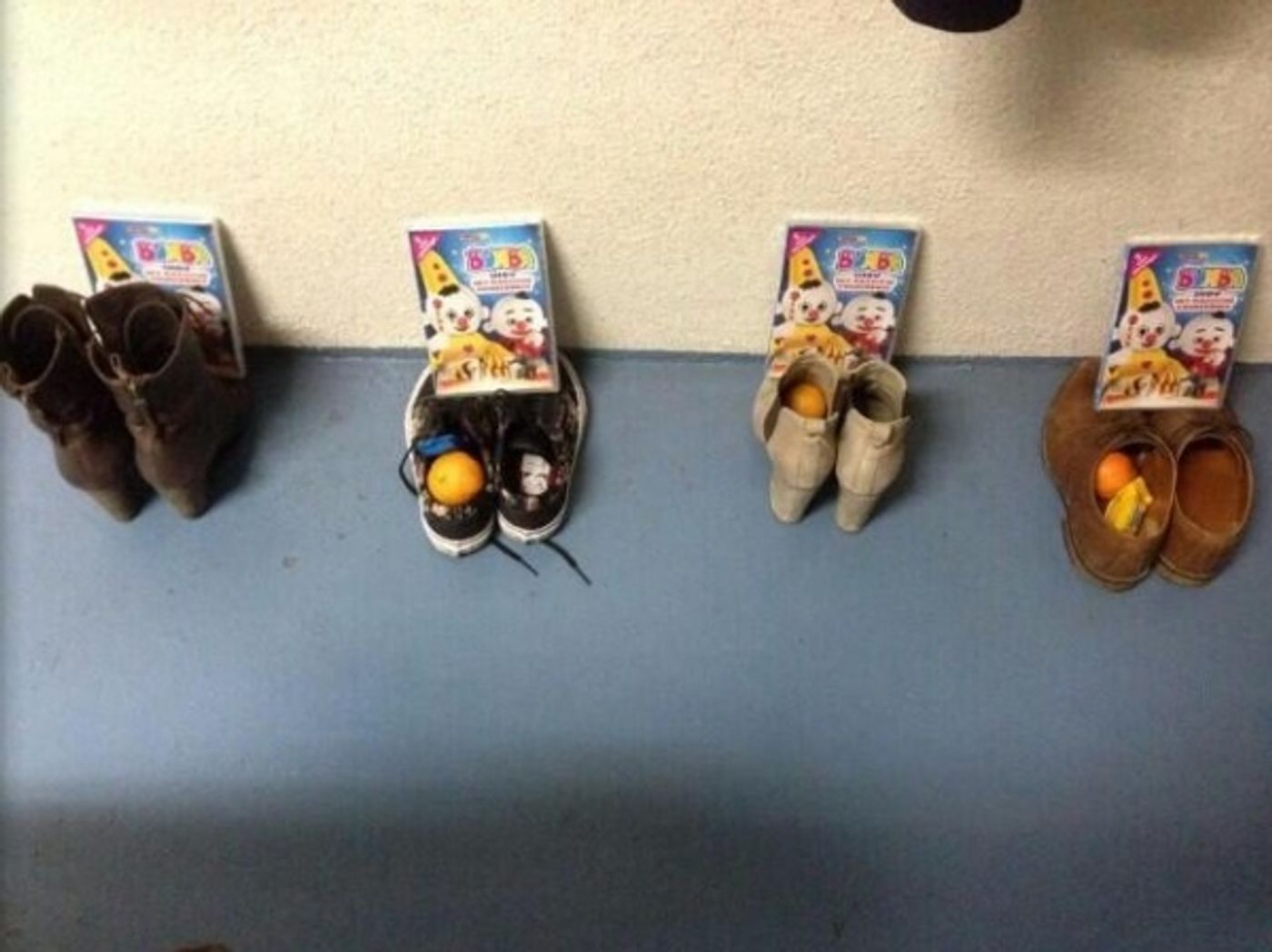 Photo Flash: Saturday Intermission Pics, March 1 - ROCKY, PHANTOM Pump for LES MIS; KINKY BOOTS Cast Passes the Heel & More!  Image