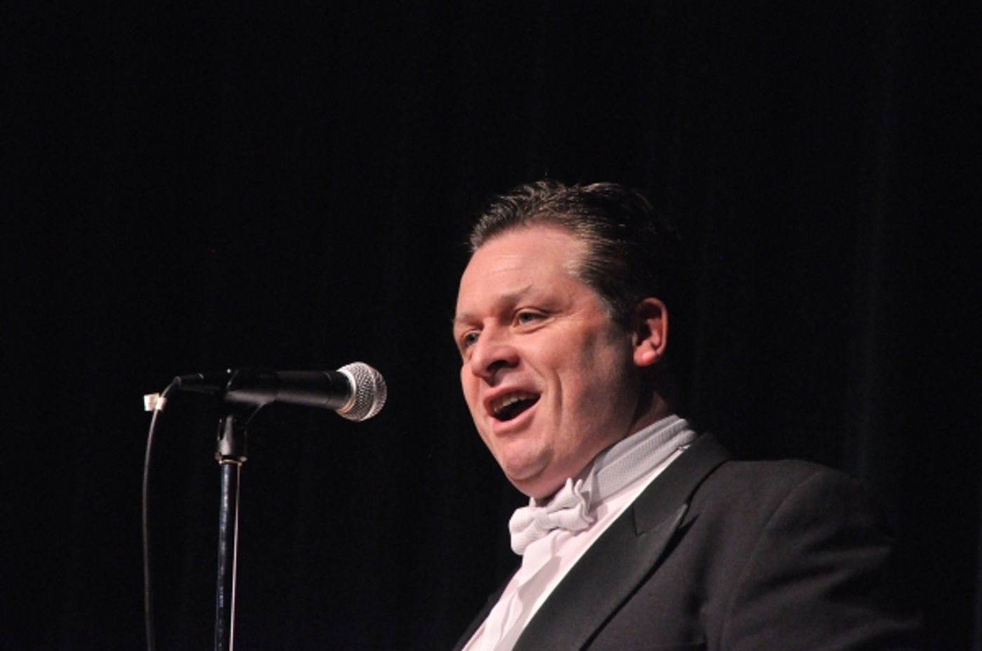 Photo Coverage: Anthony Kearns Gives Benefit Concert for Oasis  Image