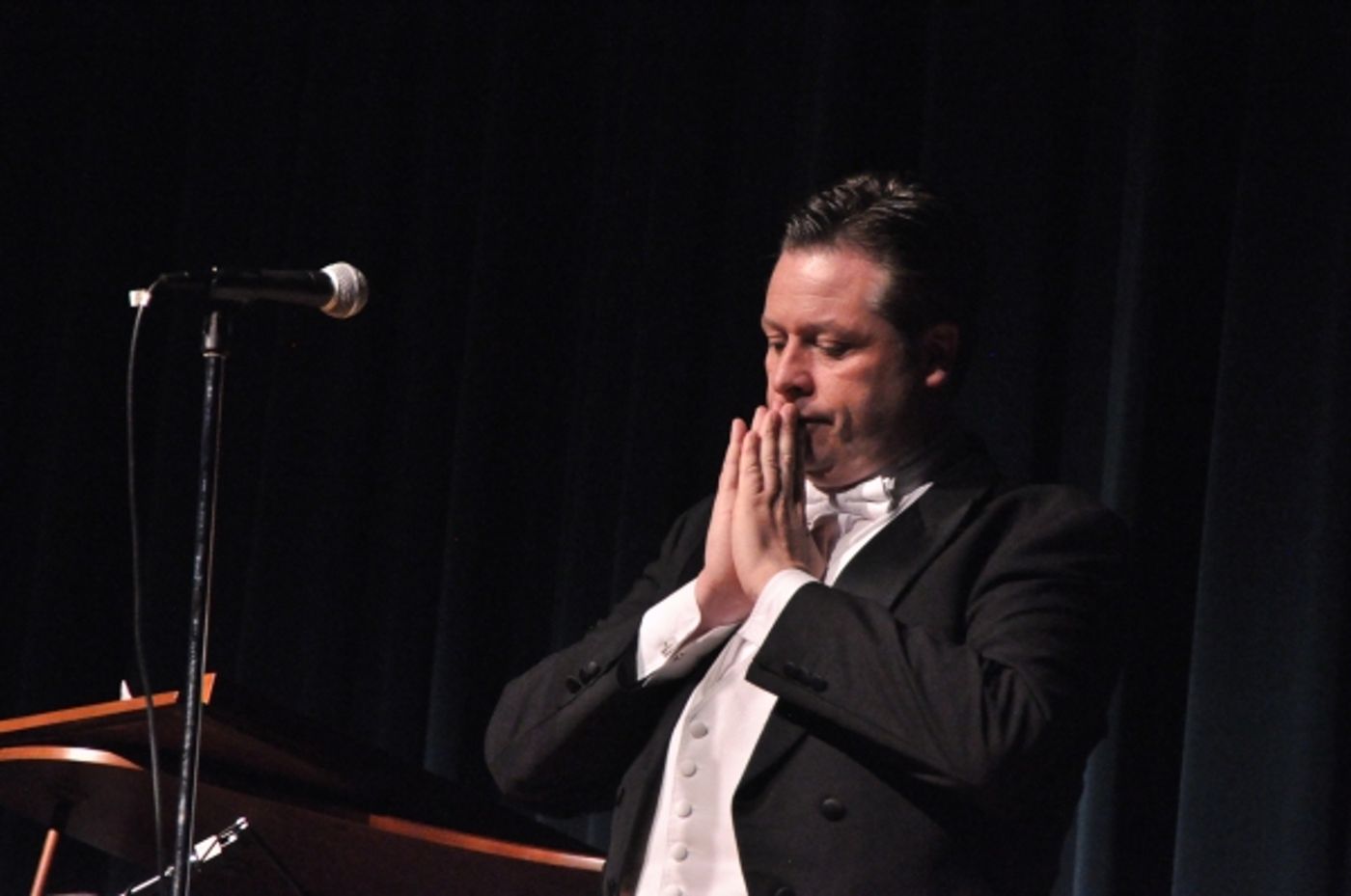 Photo Coverage: Anthony Kearns Gives Benefit Concert for Oasis  Image