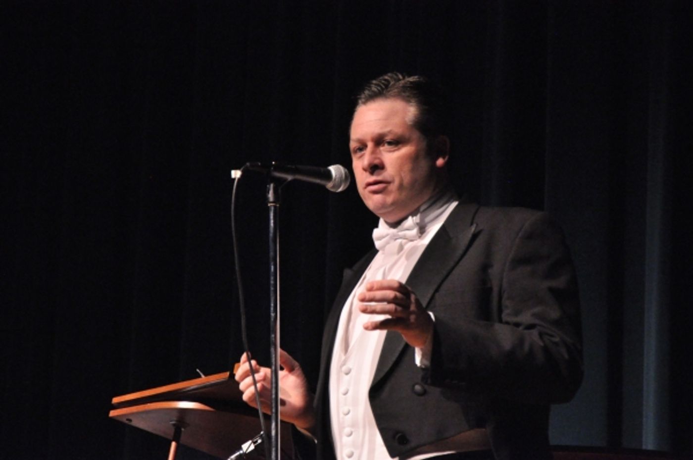 Photo Coverage: Anthony Kearns Gives Benefit Concert for Oasis  Image