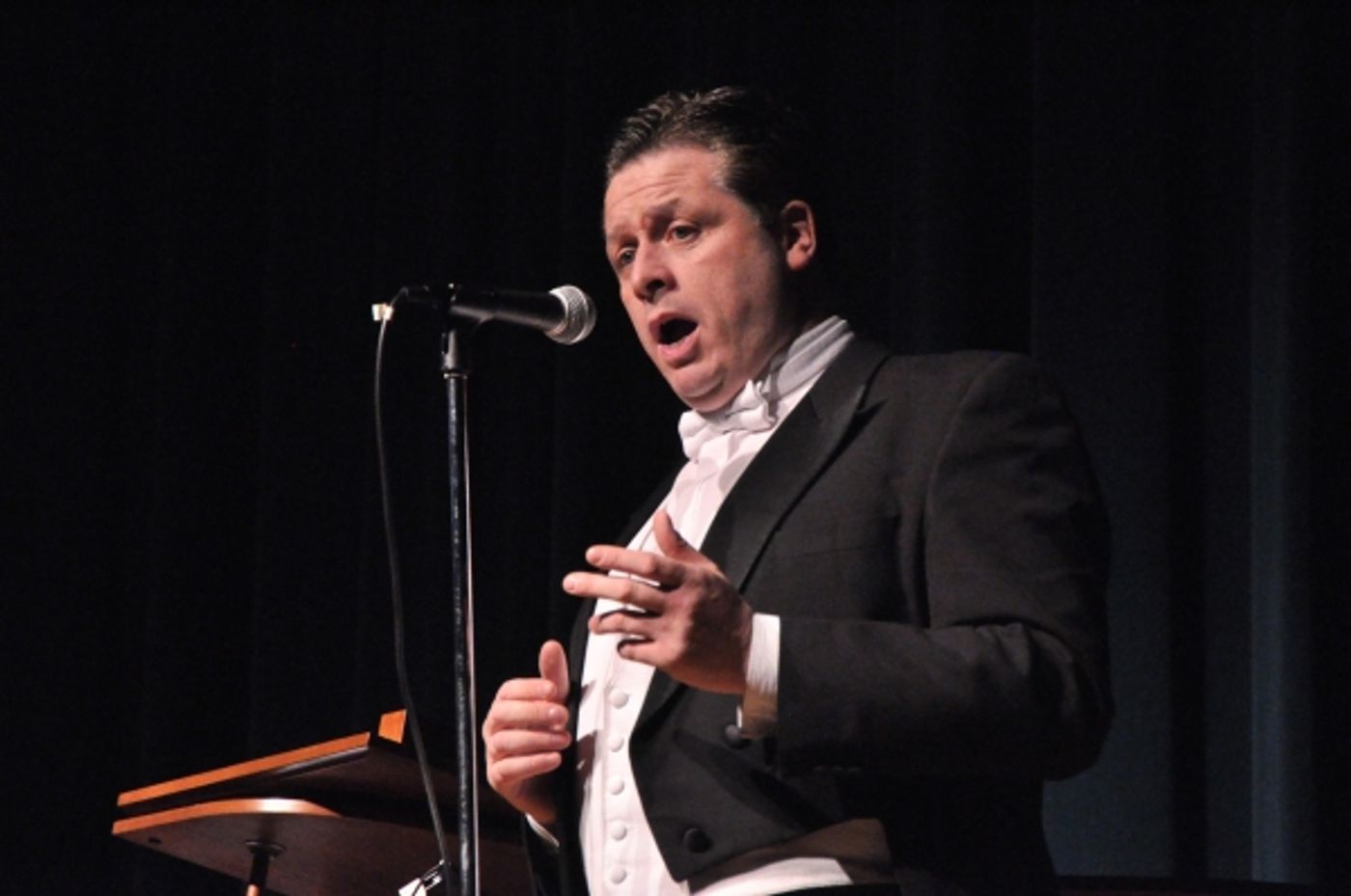 Photo Coverage: Anthony Kearns Gives Benefit Concert for Oasis  Image