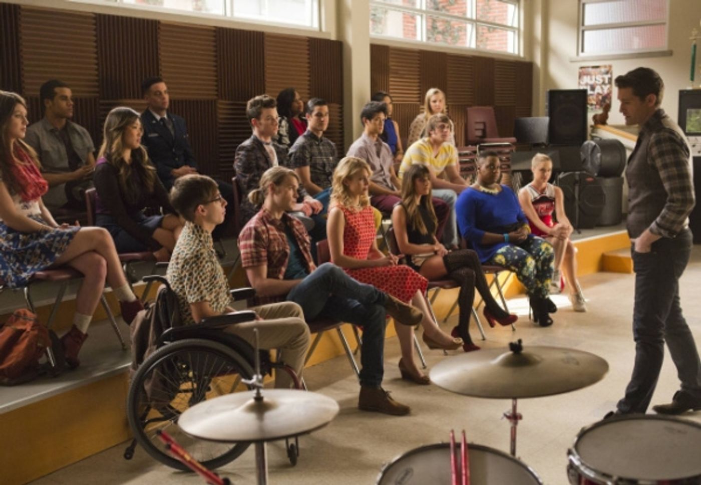 Photo Flash: The Gang's All Here! First Look at GLEE's 100th Episode with Kristin Chenoweth, Diana Agron & Others  Image