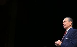 Bryan Cranston @ BroadwayWorld Bryan Cranston Photo