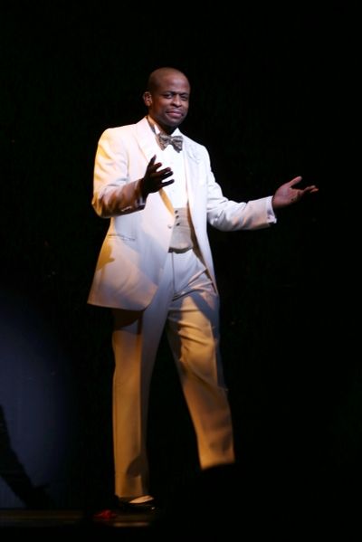 Dule Hill introduces Brian Stokes Mitchell Photo