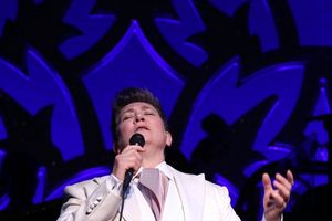 k.d. lang performs "Hallelujah" Photo