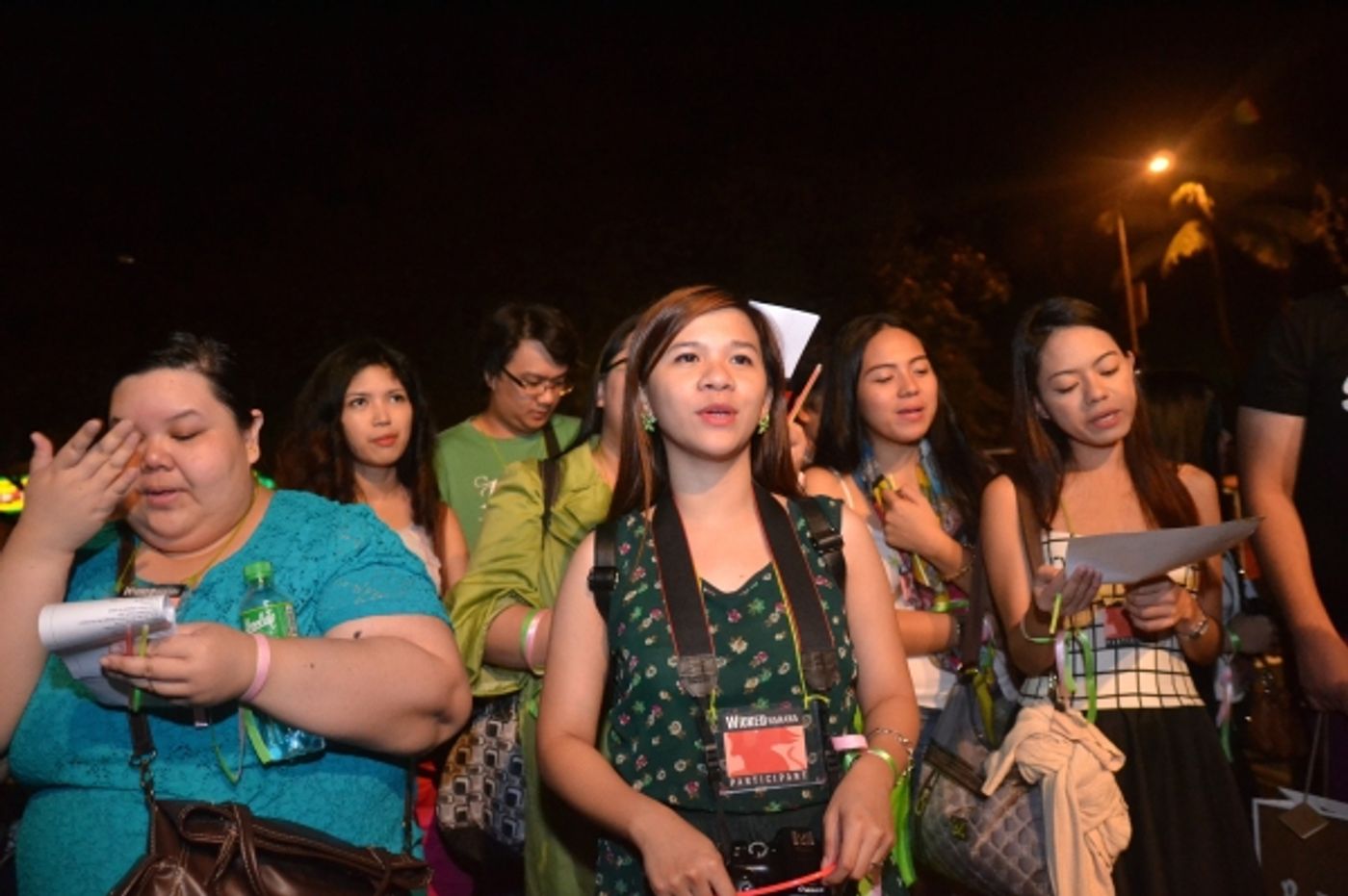 Photos|Video: WICKED Fans Serenade Australasian Cast on Closing Night  Image