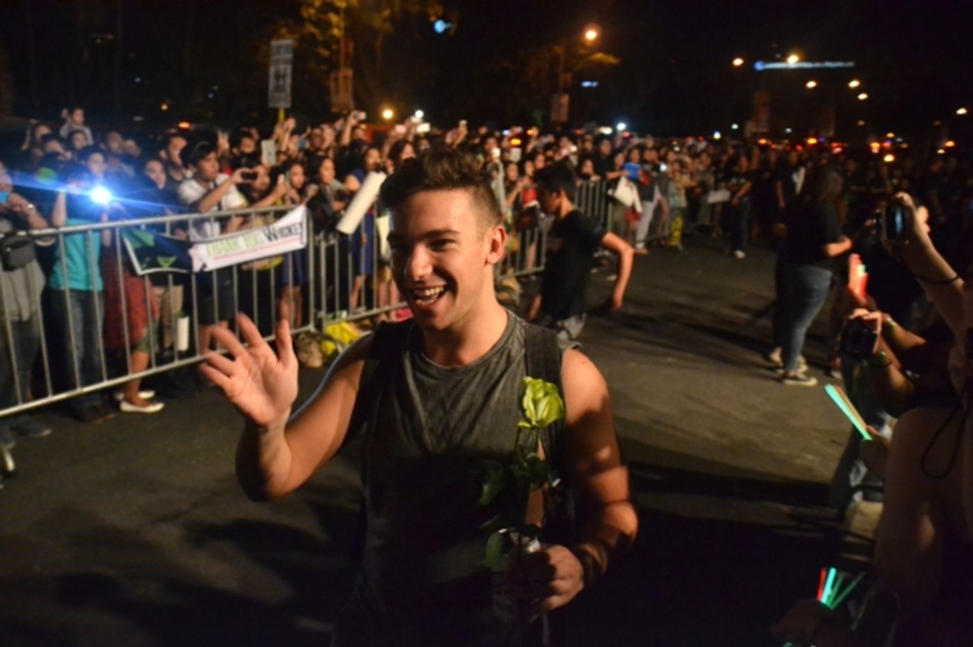 Photos|Video: WICKED Fans Serenade Australasian Cast on Closing Night  Image