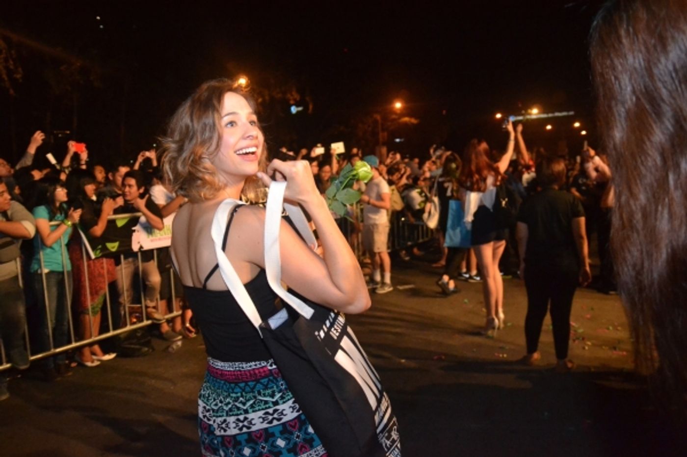 Photos|Video: WICKED Fans Serenade Australasian Cast on Closing Night  Image