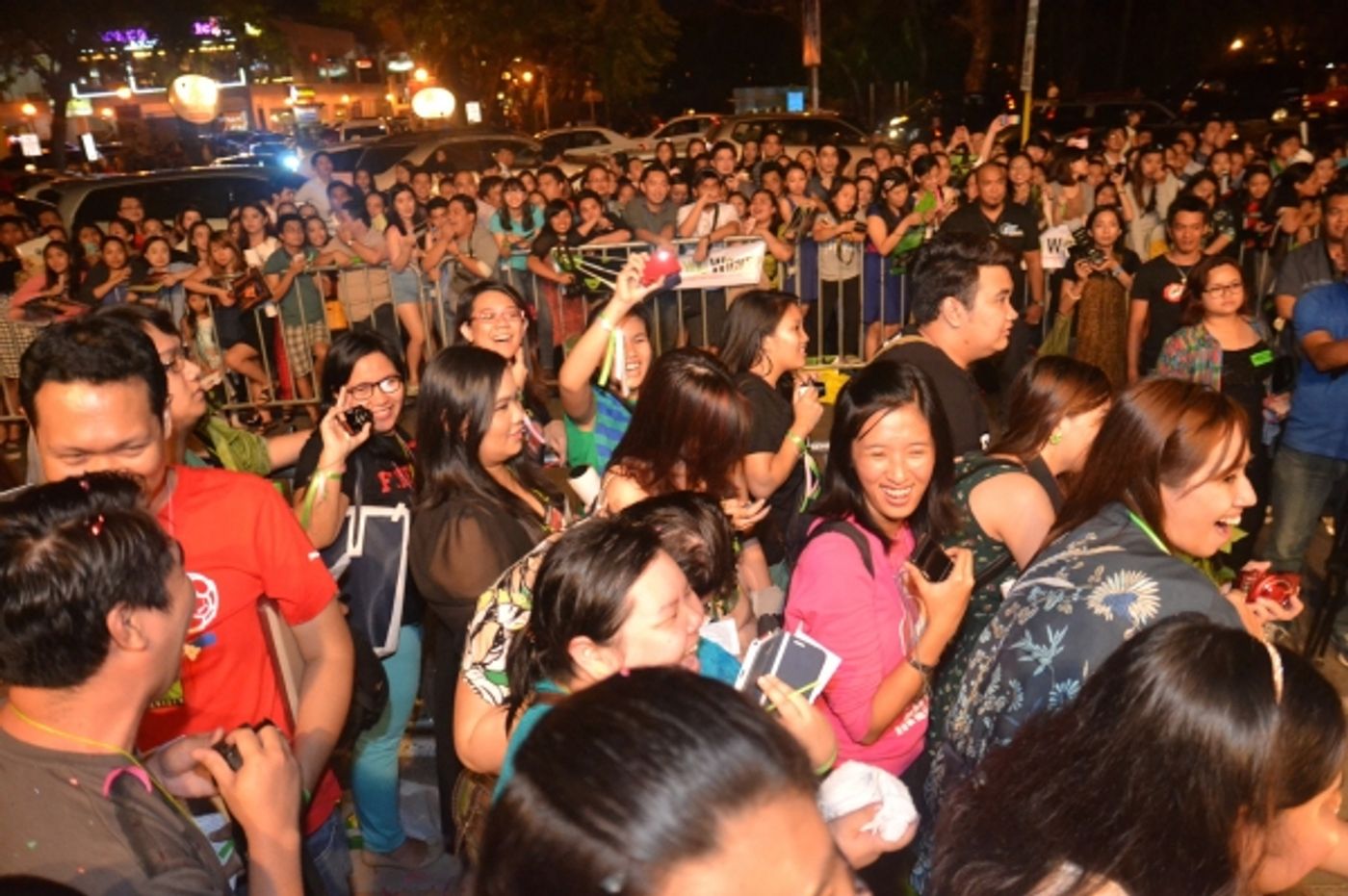Photos|Video: WICKED Fans Serenade Australasian Cast on Closing Night  Image