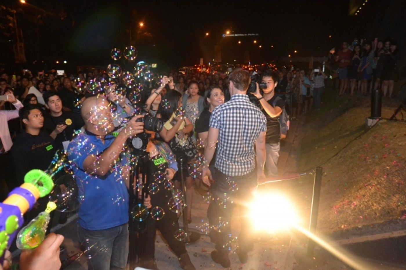 Photos|Video: WICKED Fans Serenade Australasian Cast on Closing Night  Image