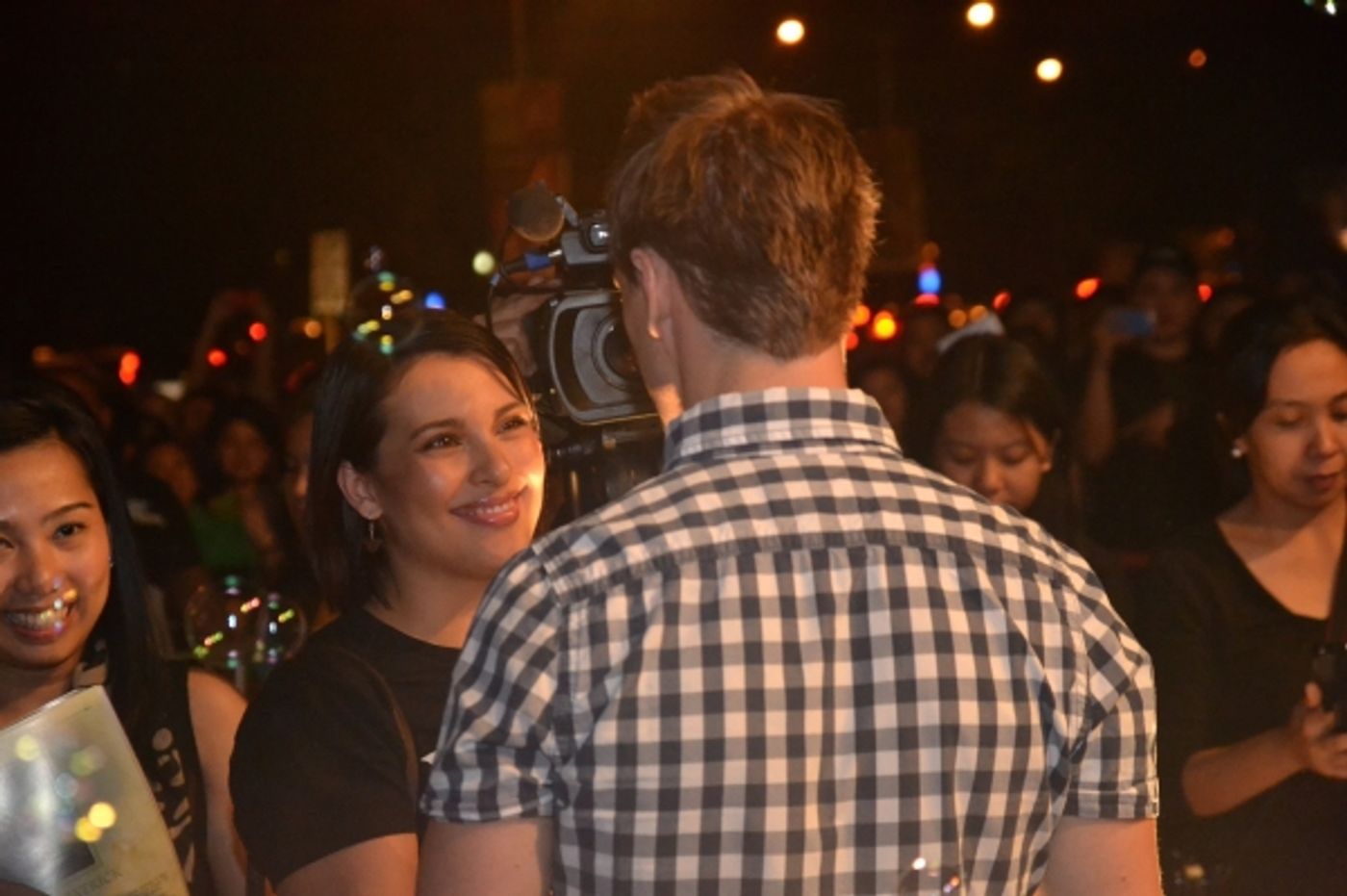 Photos|Video: WICKED Fans Serenade Australasian Cast on Closing Night  Image