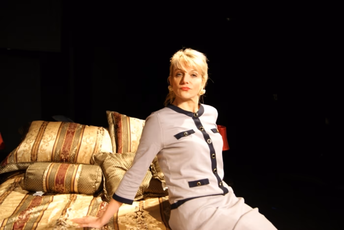 Photo Flash: First Look at Ambassador Theatre's HAPPILY EVER AFTER Image