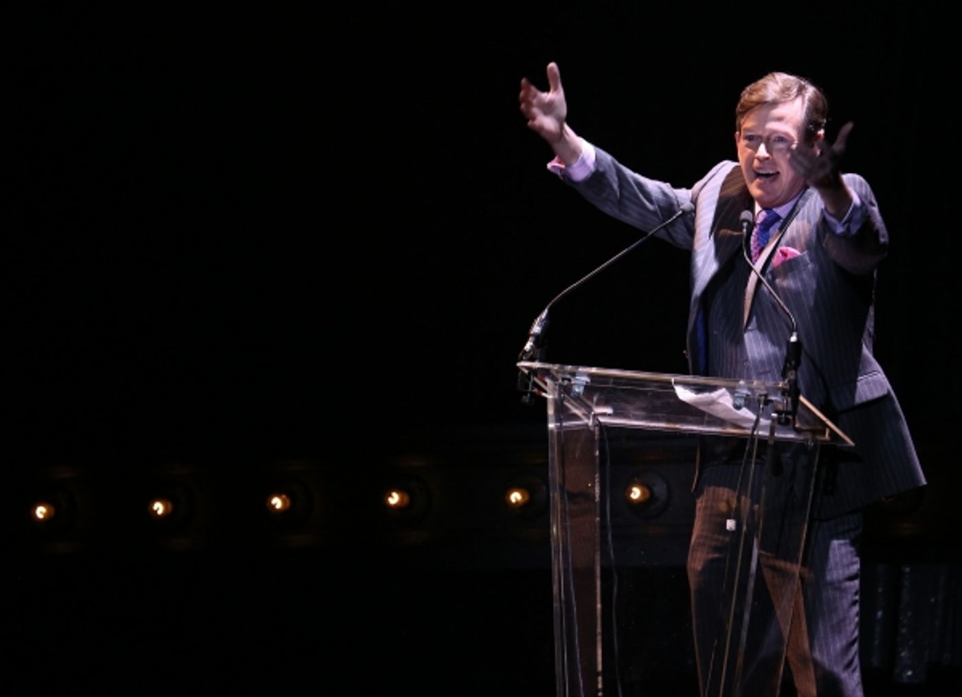 Photo Coverage: Bernadette Peters, Liam Neeson, & Alan Cumming & More Salute Sam Mendes at Roundabout Gala!  Image