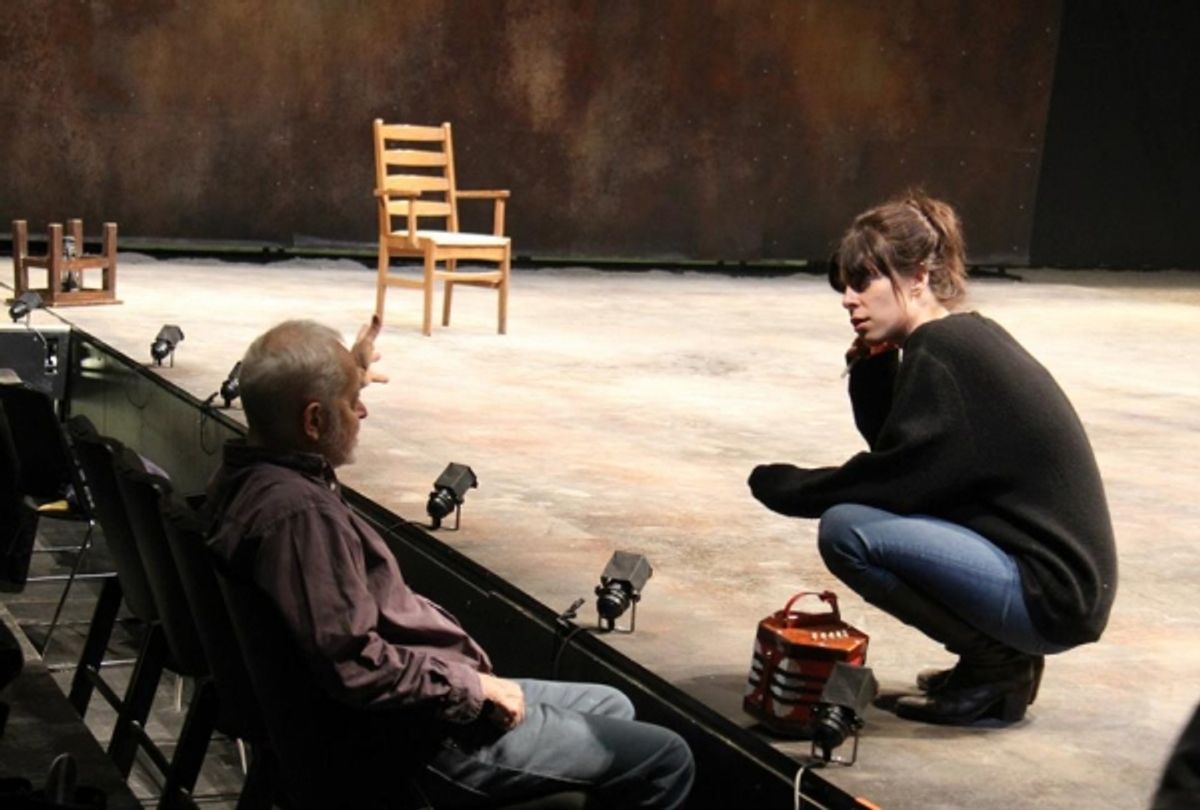Director Arin Arbus in rehearsal with Michael Pennington (Lear) at 
