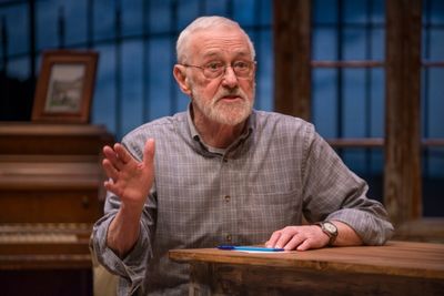 John Mahoney Photo
