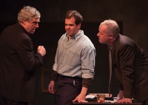 Tupolski (Scott Nangle l.) and Ariel (John Ade r.) interrogate the writer Katurian (T Photo