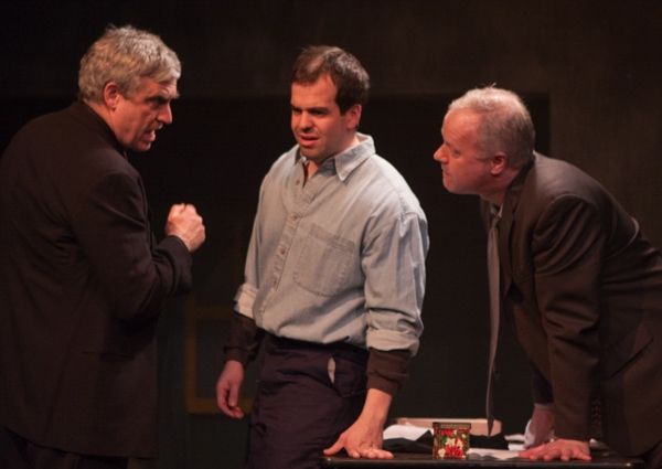 Tupolski (Scott Nangle l.) and Ariel (John Ade r.) interrogate the writer Katurian (T Photo