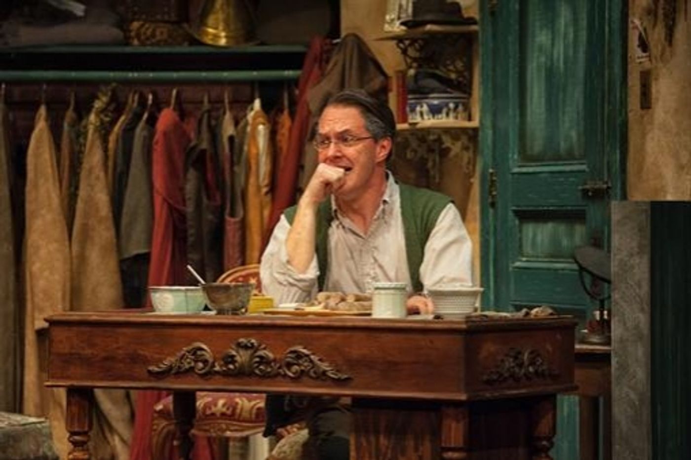 Photo Flash: First Look at Everyman Theatre's THE DRESSER with Carl Schurr, Bruce Randolph Nelson & More!  Image