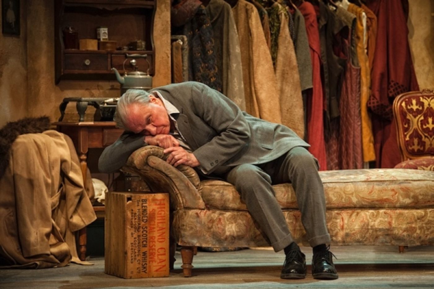 Photo Flash: First Look at Everyman Theatre's THE DRESSER with Carl Schurr, Bruce Randolph Nelson & More!  Image