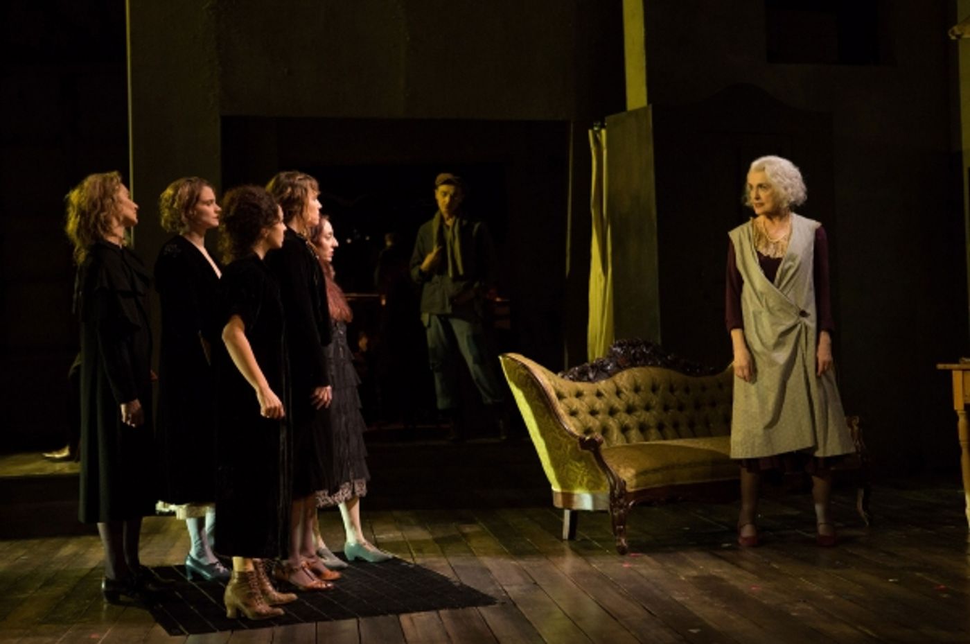 Photo Flash: First Look at Michael Park, Laura Osnes, Mary Beth Peil and More in Atlantic Theater's THE THREEPENNY OPERA  Image