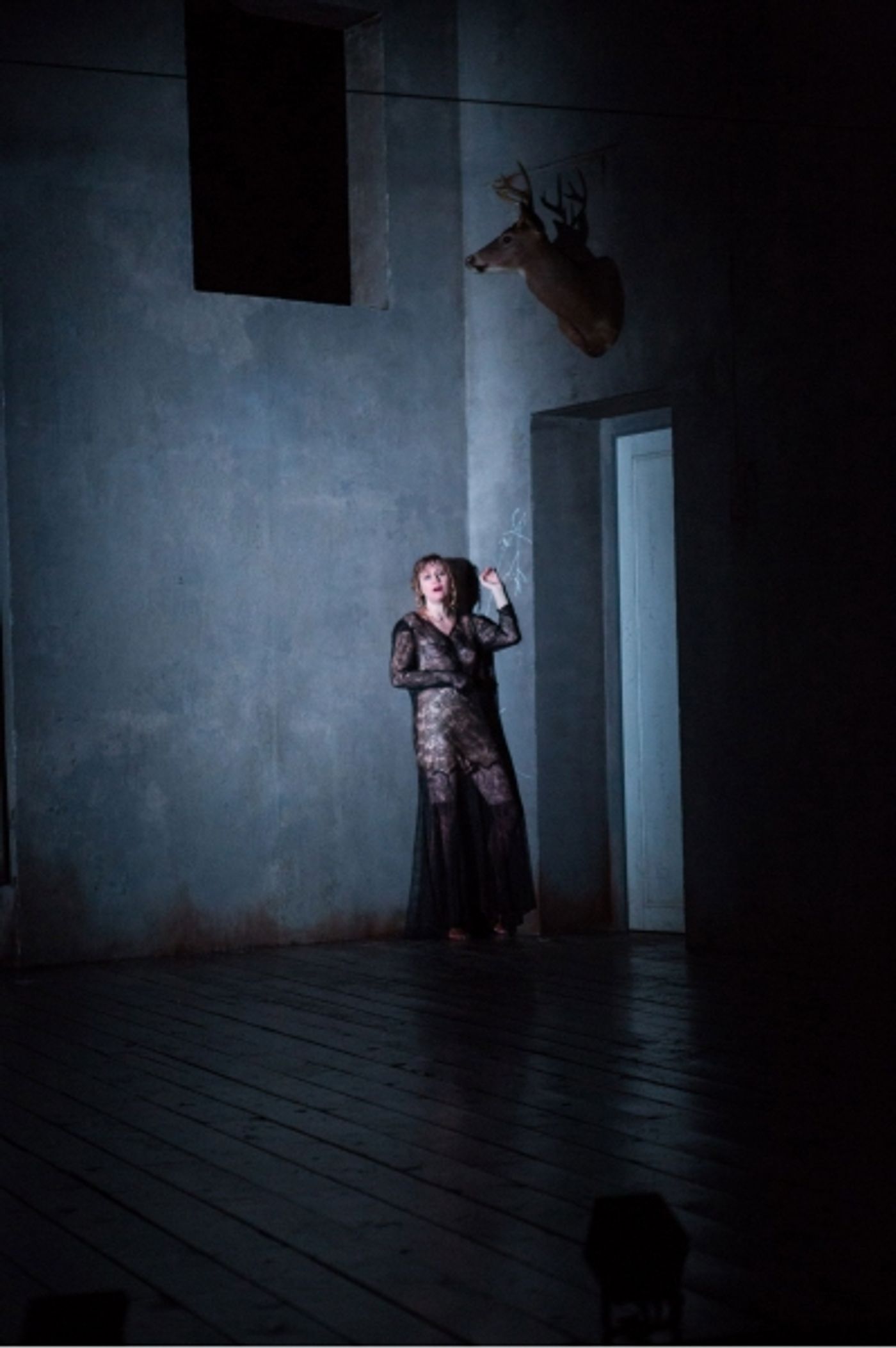 Photo Flash: First Look at Michael Park, Laura Osnes, Mary Beth Peil and More in Atlantic Theater's THE THREEPENNY OPERA  Image