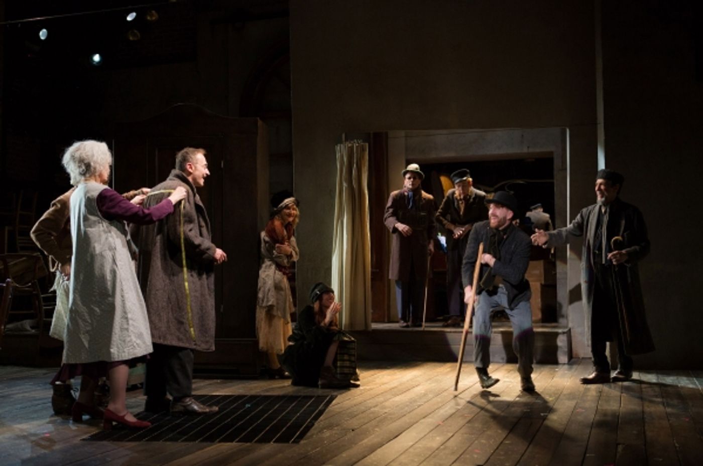 Photo Flash: First Look at Michael Park, Laura Osnes, Mary Beth Peil and More in Atlantic Theater's THE THREEPENNY OPERA  Image