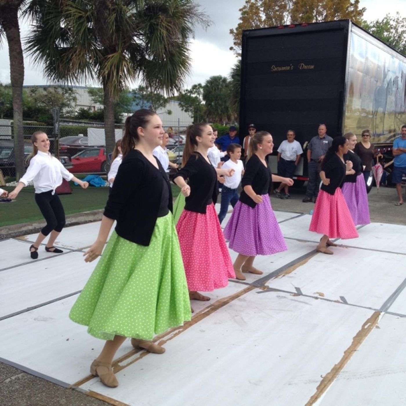 Photo Flash: Bubba's East Coast Rods Welcomes Burt Reynolds  Image