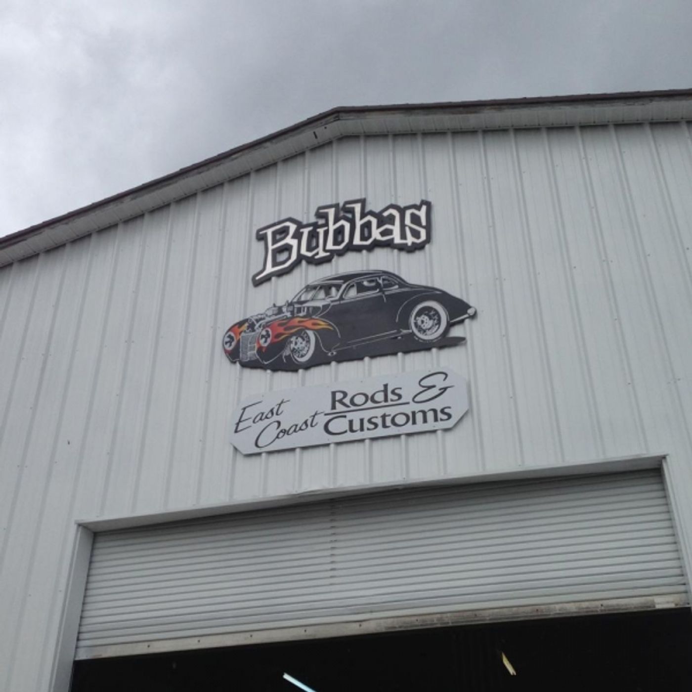 Photo Flash: Bubba's East Coast Rods Welcomes Burt Reynolds  Image