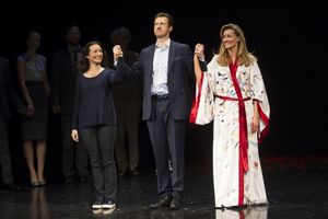 Kristin Davis (Beth Gallagher), Mark Bazeley (Dan Gallagher) and Natascha McElhone (A Photo