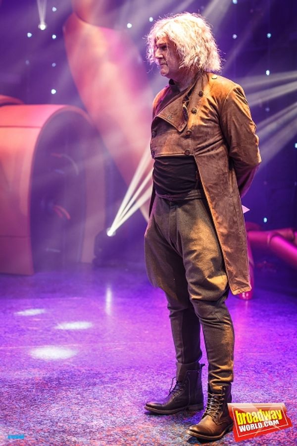 Juan Ramos es uno de los Cazaufos de A Marte Cabaret Photo