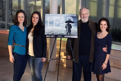 Leah Gabriel (Goneril), Laura Frye (Regan), Terry Layman (Lear), and Susan Maris (Cor Photo
